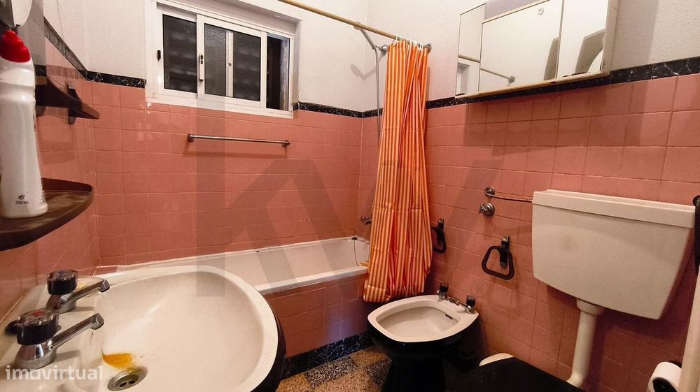 Encantadora Moradia T2 Unifamiliar com Garagem, Quintal e Churrasqueir