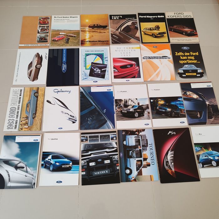 Catálogos publicitários Ford