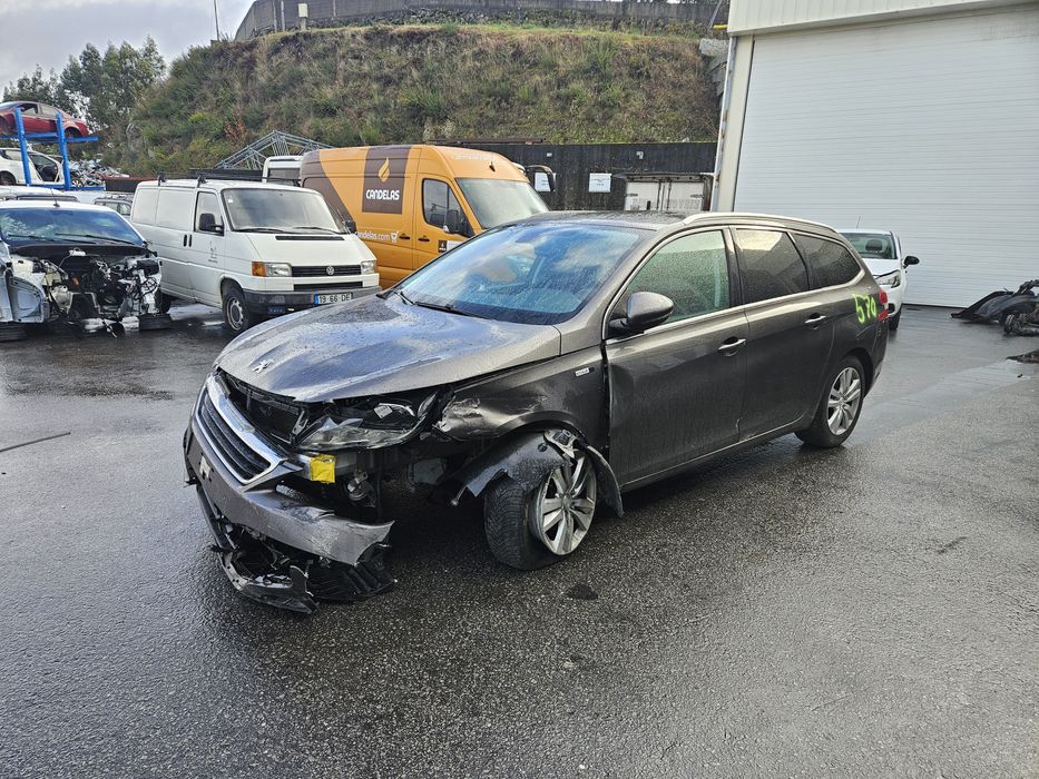 Peugeot 308 II SW 1.2 THP de 2015 para peças