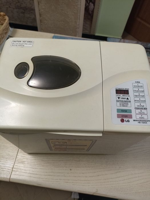 Хлiбопiчка LG HB-152CE