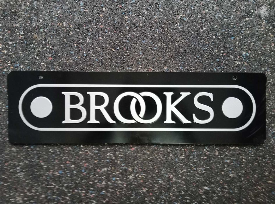 Placa da marca Brooks