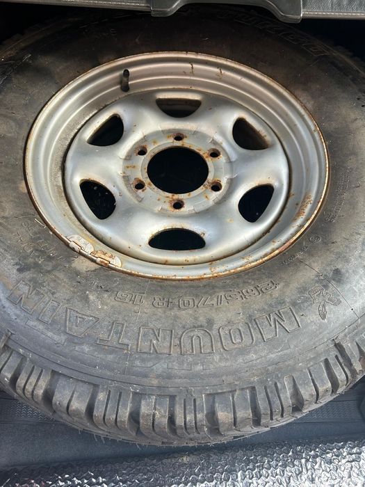 Vendo pneu reserva Opel Frontera B