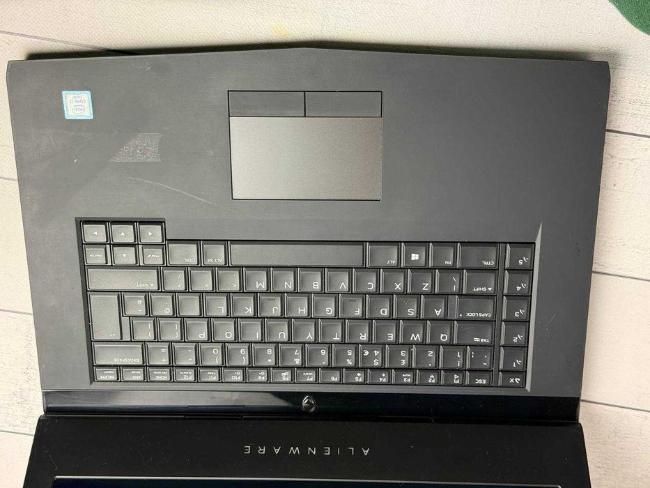 Alienware 15 R3  i7-6700HQ 16ram ddr4 GTX 1060 6gb Full HD