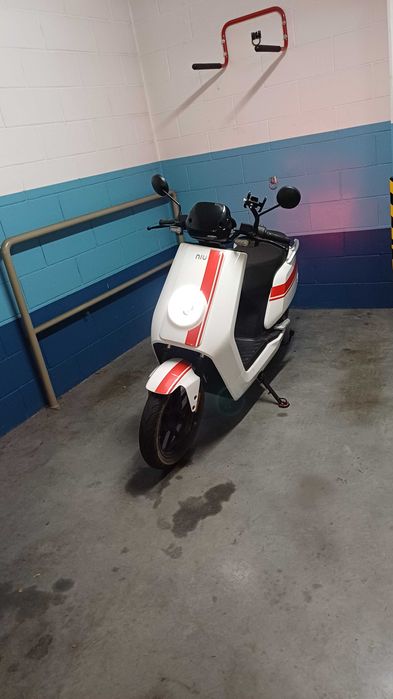 Scooter Eléctrica NIU NQi GTS – como nova - 2.500 Km