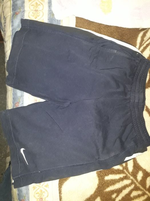Calções pretos Adidas calções azuis Nike 11 anos cada 5 €