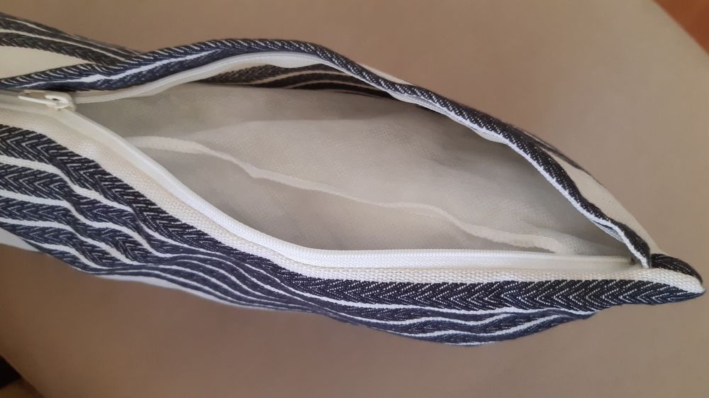 Almofada decorativa branca/cinzenta METTALISE IKEA