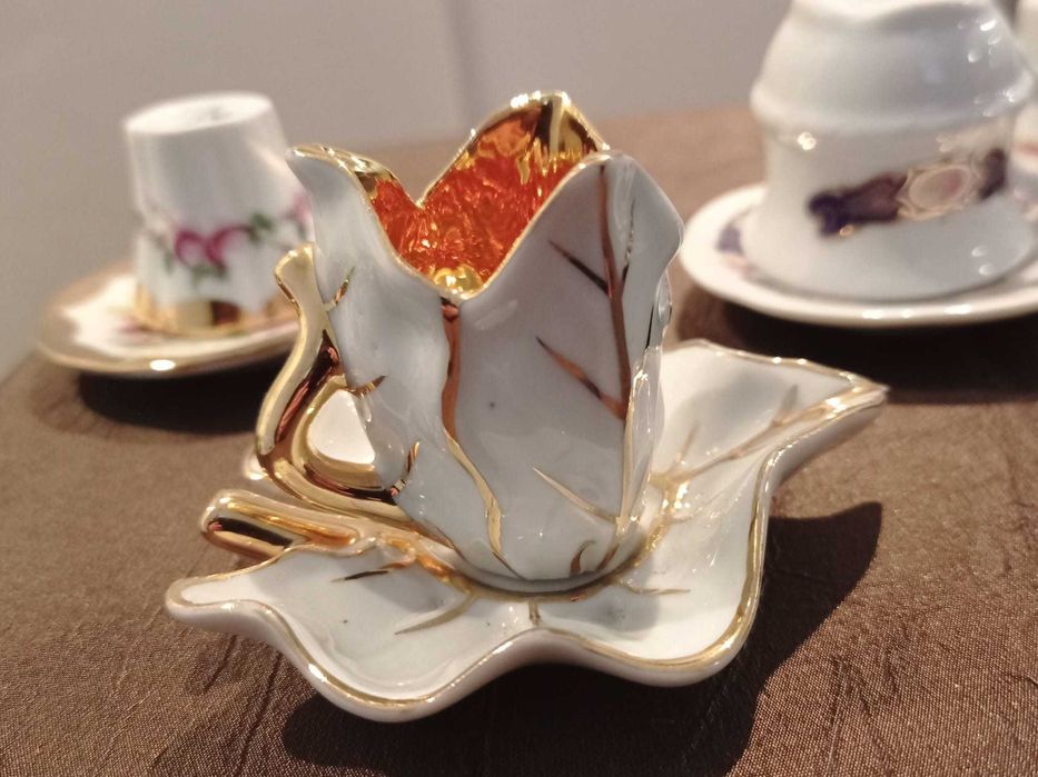 Chávenas em miniatura para coleção