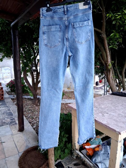 Camisola Zara e Breskha,e calça Zara.