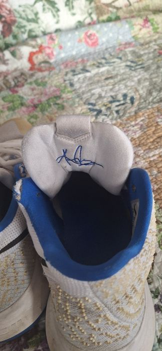 Sprzedam buty hala, koszykówka  Nike Kyrie 3 "Duke" 28.5 cm wkladka
