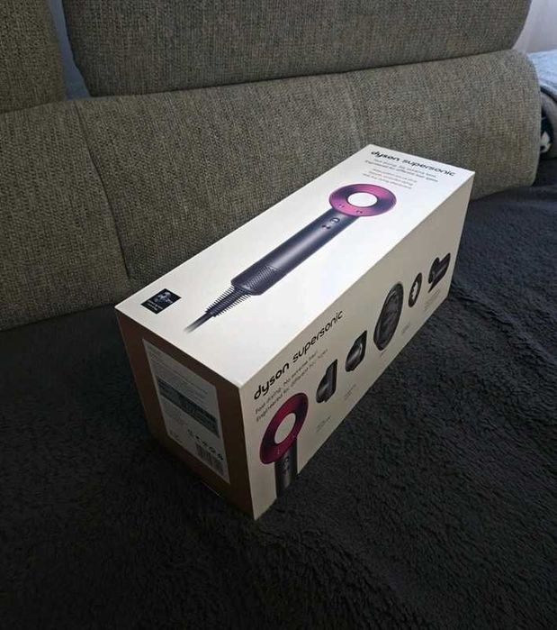 Nowa Stan idealny suszarka do włosów prezent  Dyson HD08
