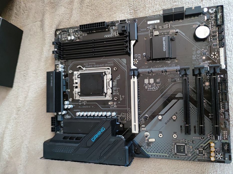 Rezerwacja do 22.08 Płyta główna Gigabyte B850 Gaming WIFI 6 jak nowa