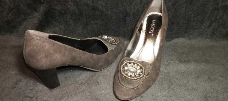 Buty na obcasie - Lasocki