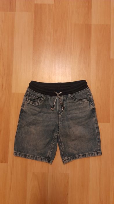 Krótkie spodenki jeansowe, bermudy 128cm