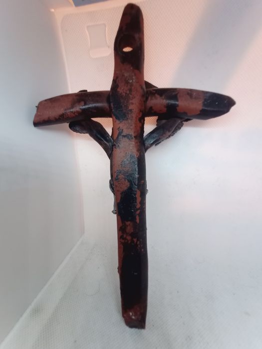 Crucifixo do escultor poeta Ernesto Silva nascido em 1938 em Alzezur