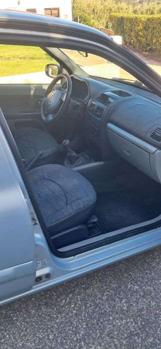 Renault clio gasóleo 5 lugares