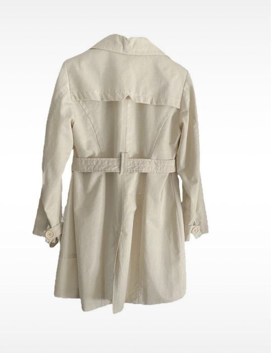 Damski beżowy trencz idealny na wiosnę!