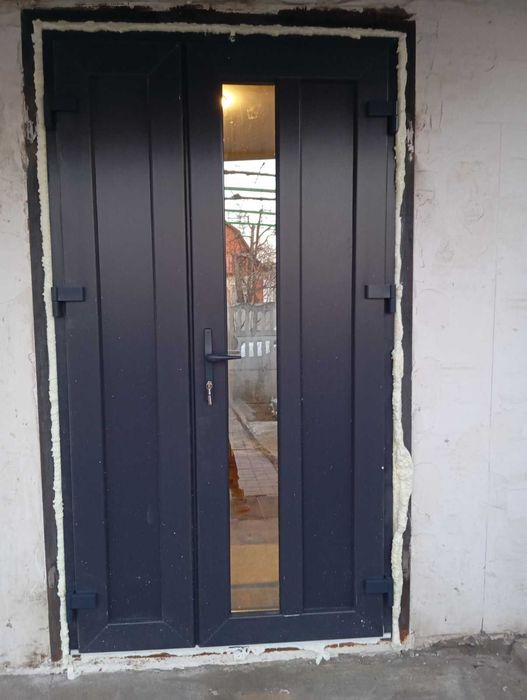 Продаємо металопластикові двері в туалет, душ, сарай та інші