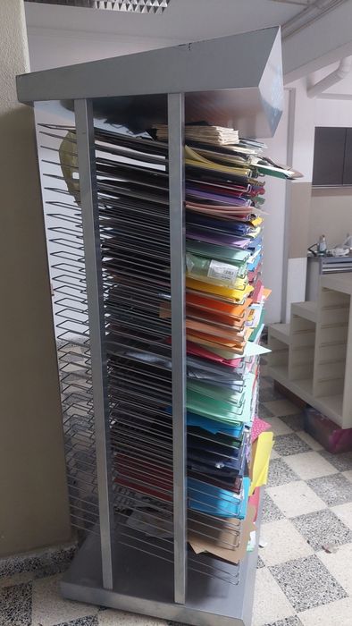 OPORTUNIDADE - Expositor de Ferro para Cartolinas da Fabriano