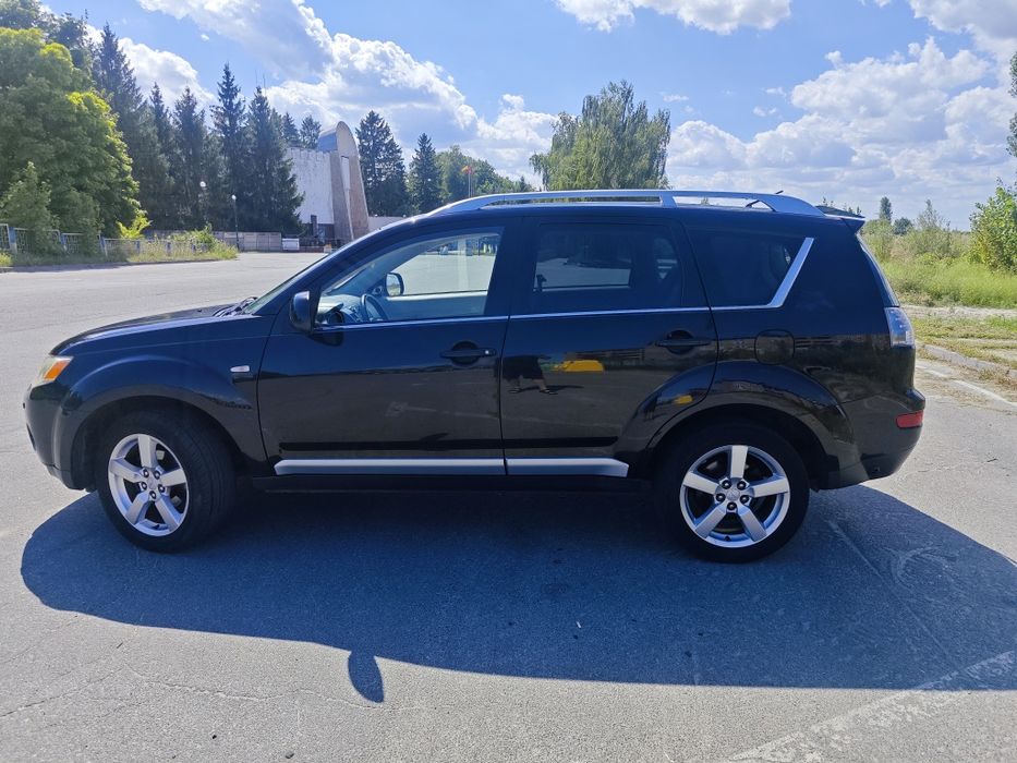 Mitsubishi Outlander 2 / 4x4 / 7 місць /