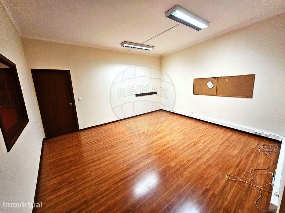 Escritório T1 para arrendamento