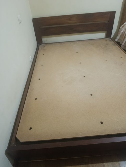 Cama de casal usada