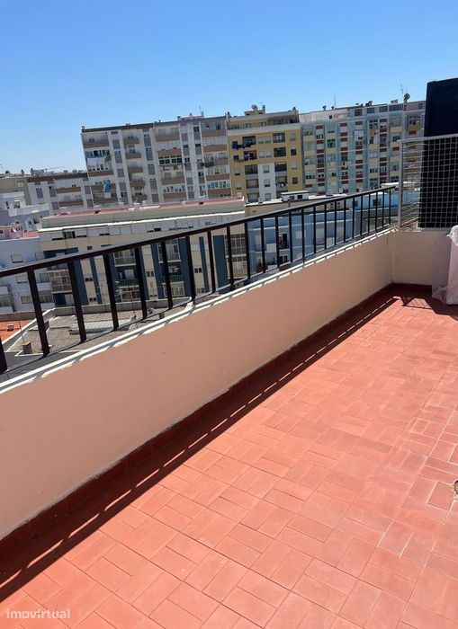 Excelente apartamento T1 mobilado para arrendar no centro de Setúbal