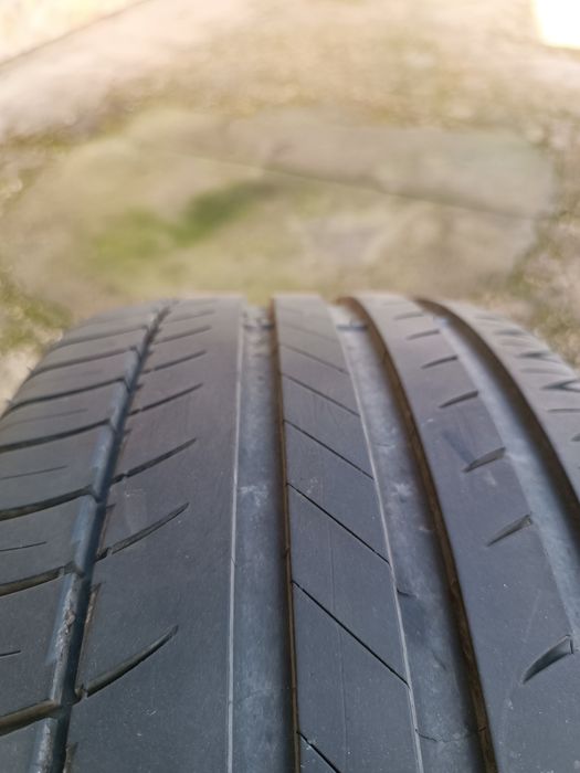 Pneu Michelin 215 40 R16