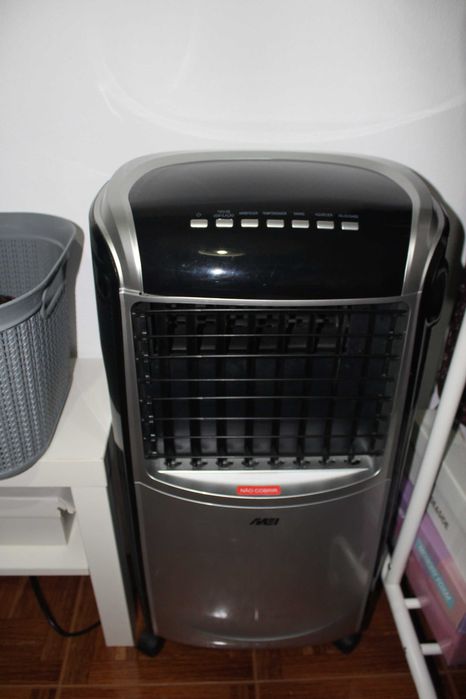 Aparelho desumificador,mais  ventilação a quente e a frio.