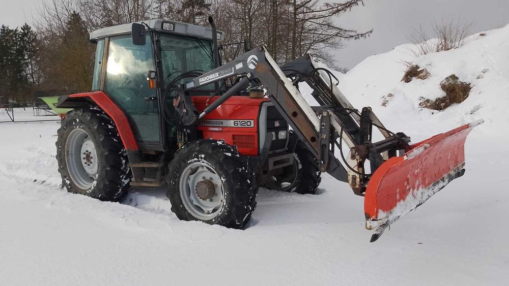 Massey Ferguson 6120 , 6130 , 6110 z pługiem do śniegu