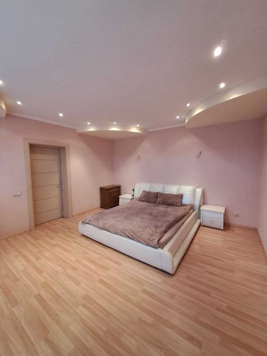 Продам  на Слободке!