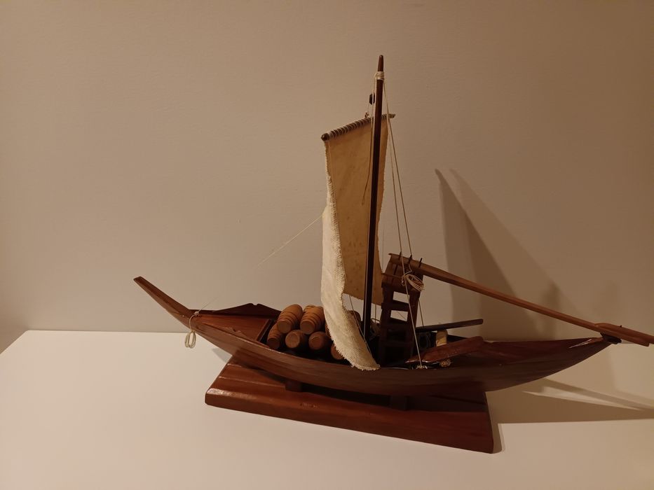 Réplica de barco Rabelo em madeira