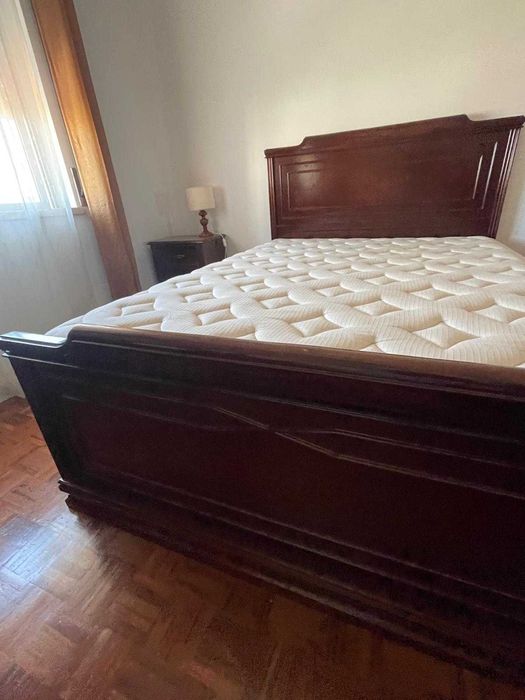 Mobiliário de quarto praticamente sem utilização, sempre mantido em excelente estado.