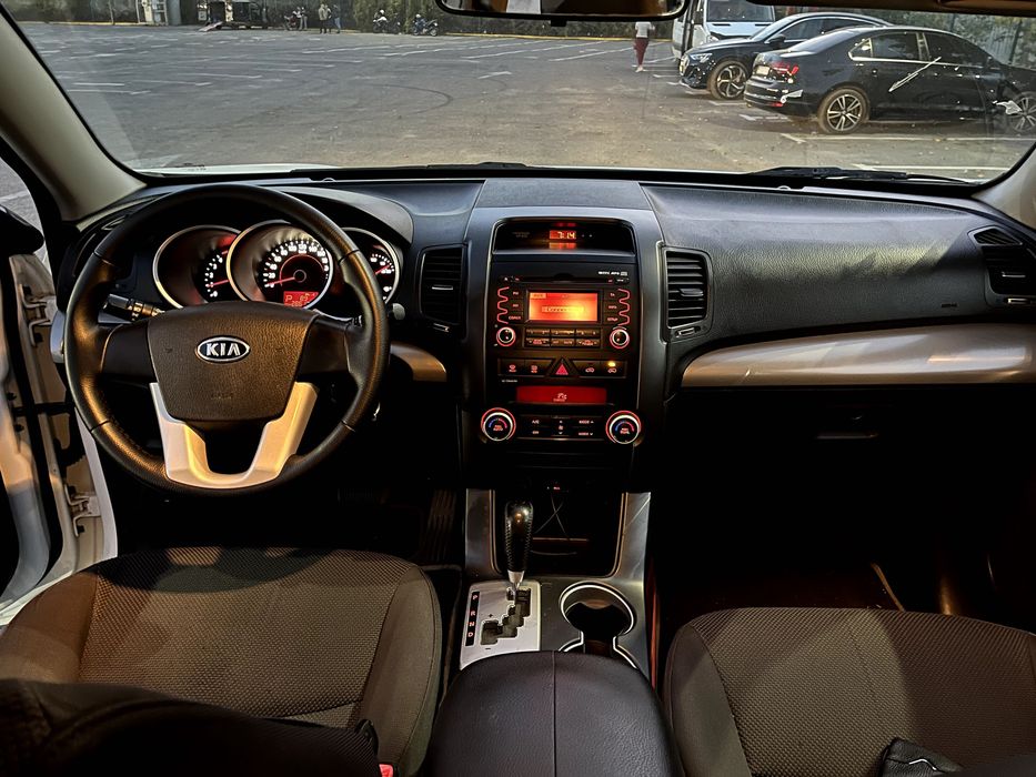 Продаж автомобіля Kia Sorento