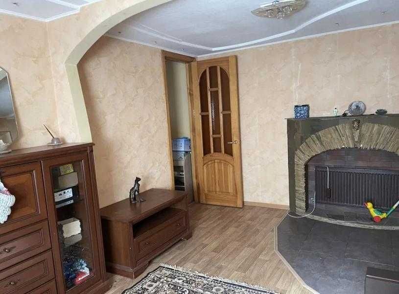 Продам  двухэтажный кирпичный  дом со всеми удобствами