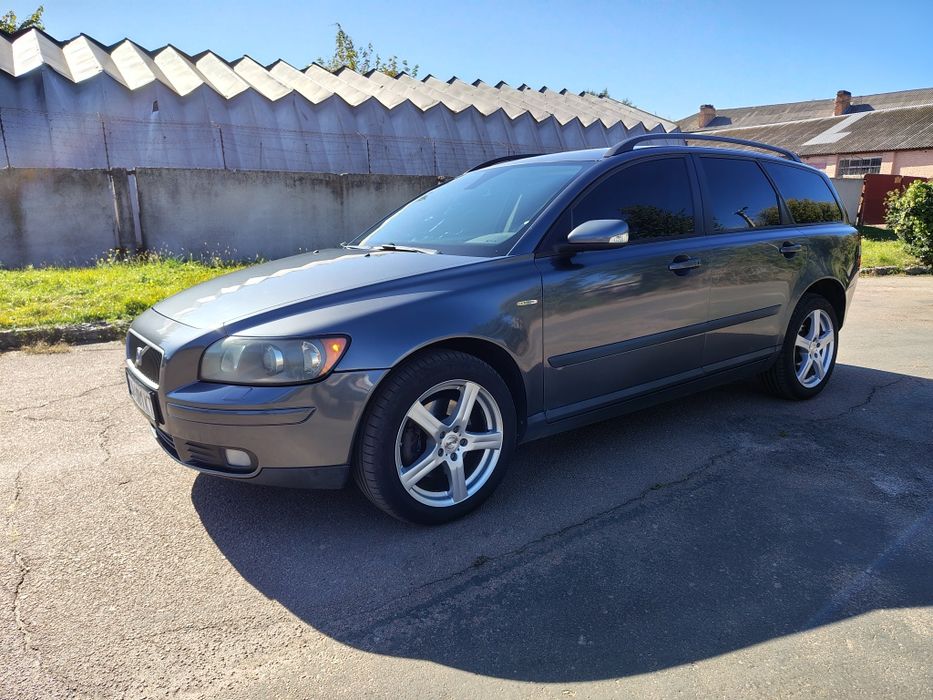 Авто в технічно гарному стані 
Є моменти по тканині в салоні. Питання по телефону. Можливий обмін авто на автоматі