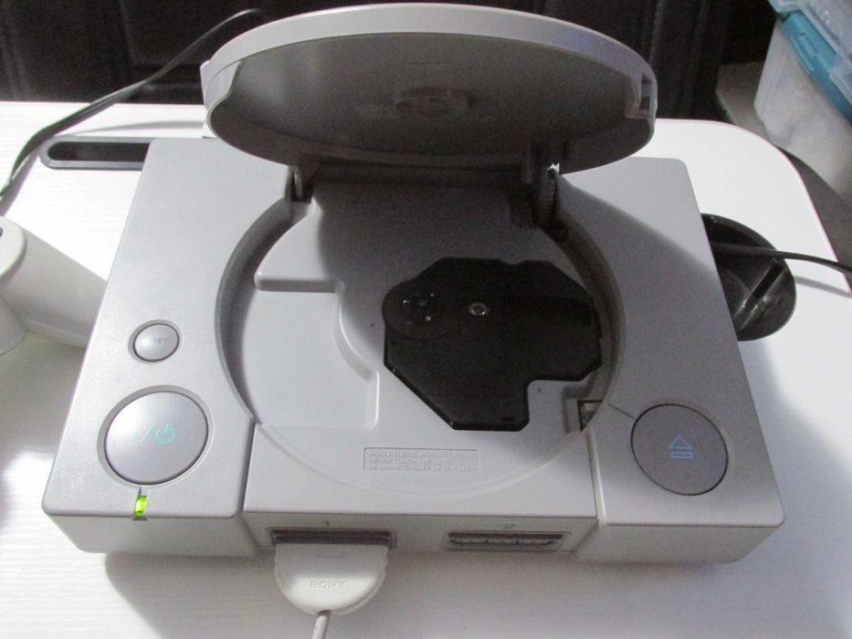 Playstation 1 + PSOne Dual Shock + Cabos