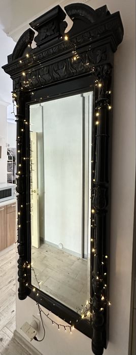 Два старовинні дзеркала і косметичний столик, початок ХХ ст.