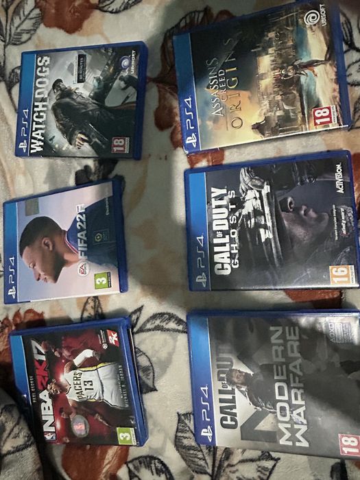 Vendo PS4 slim usada e com jogos
