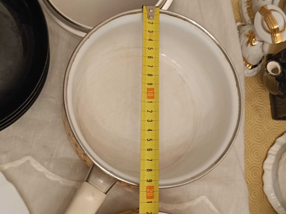 2 Panelas e 6 pratos