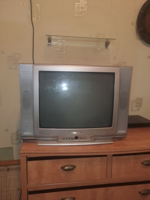 Телевізор кольоровий Toshiba в робочому стані