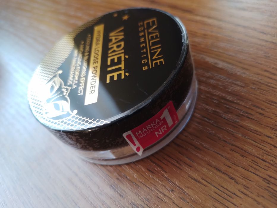 Puder sypki Eveline nowy