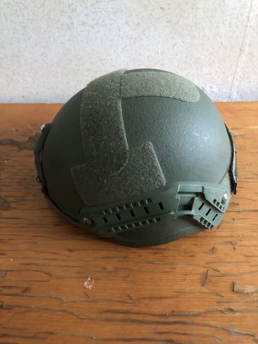 Каска ( полу ушна )