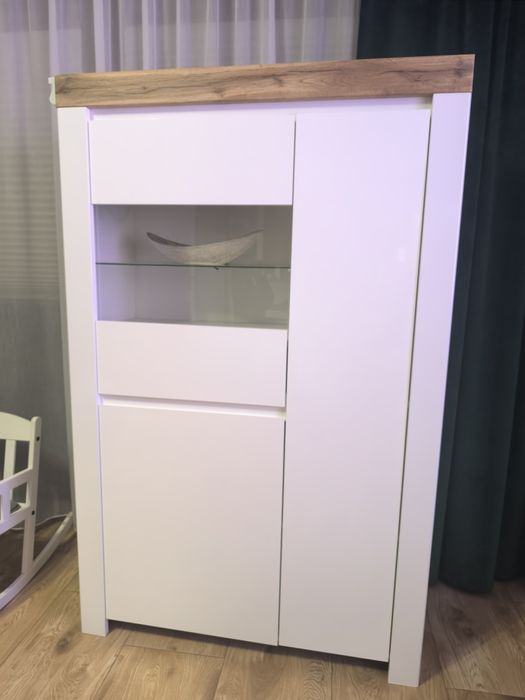 Komoda z witryną