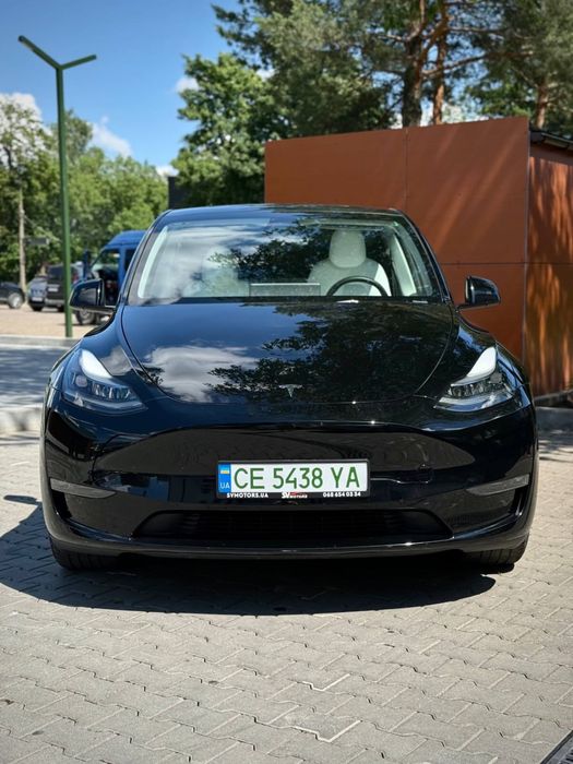 Tesla Y 2024 повний привід