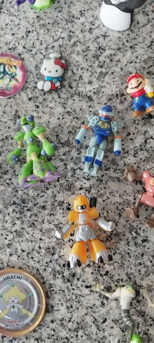 Lote de brinquedos e brindes