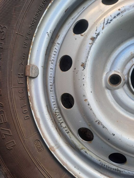 Продам диски з шинами 175/70 r13