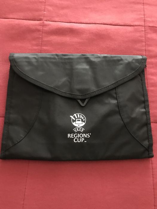 Carteira para produtos de higiene da UEFA