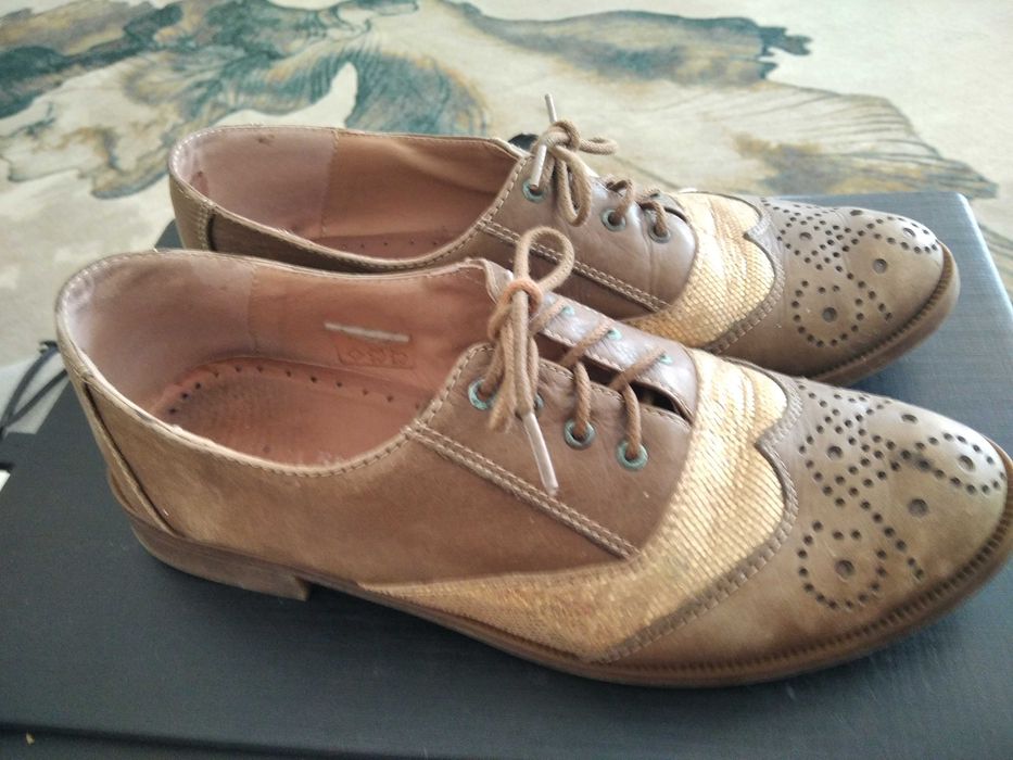 Sapatos com atacadores
