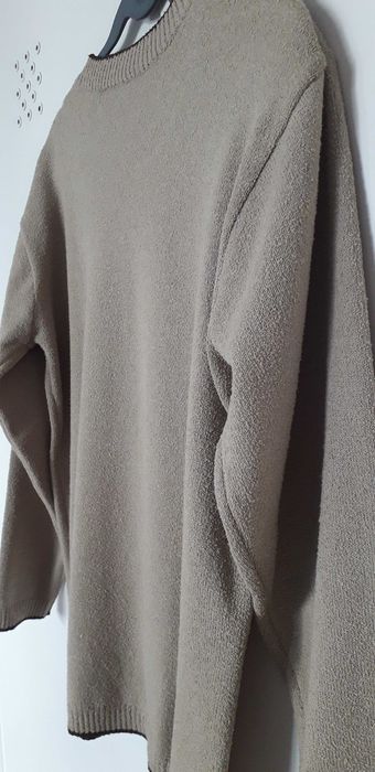 Camisola com bolsos frontais