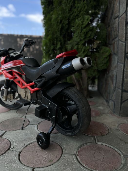 Дитячий електромотоцикл Peg Perego Ducati Hypermotard